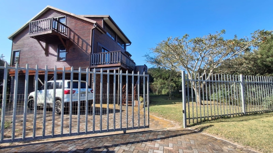 3 Bedroom Property for Sale in Seafield Eastern Cape